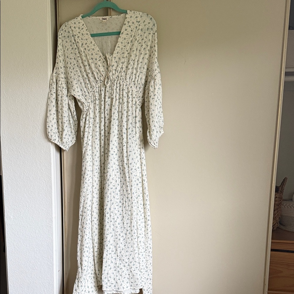 Neuflora type Floral White Maxi Dress